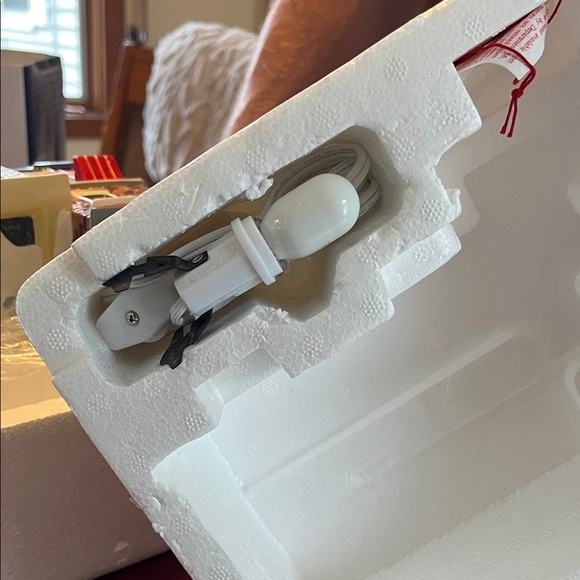 Department 56 Snow Village Super Suds Laundromat with Cozy Café - Picture 5 of 6